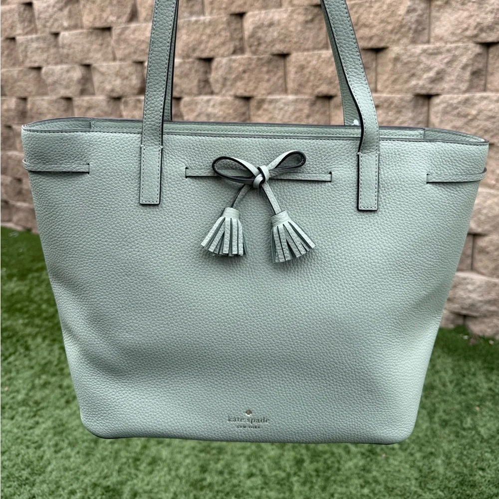 Kate Spade medium mint pebbled leather zip tote NWT
